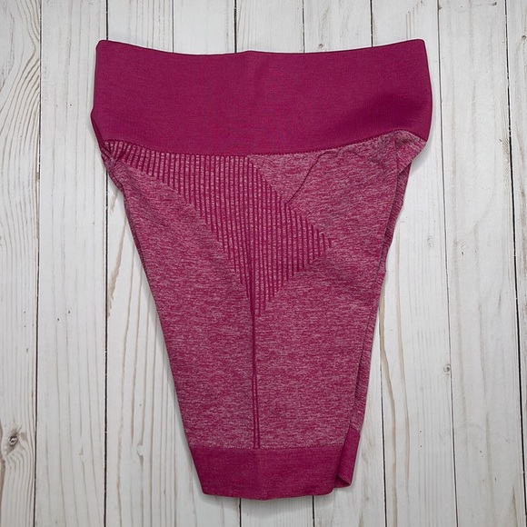 NWT. Pursue Fitness ADAPT seamless shorts.  Size MEDIUM.  Color:  Power Pink. - Picture 3 of 12
